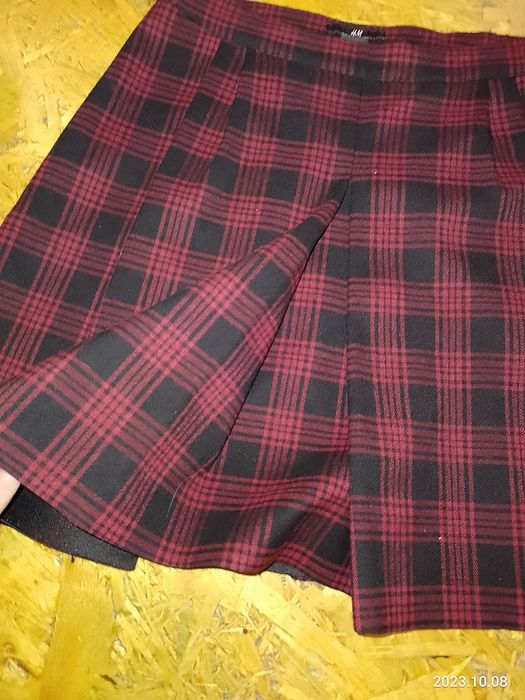 Продам спідничку в клітинку на зріст 158-162 см на 12-14 років,