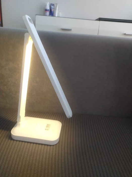 Lampka biurkowa LED