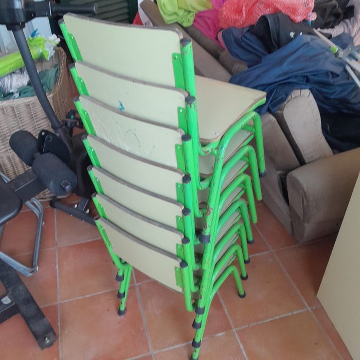 7 cadeiras de criança