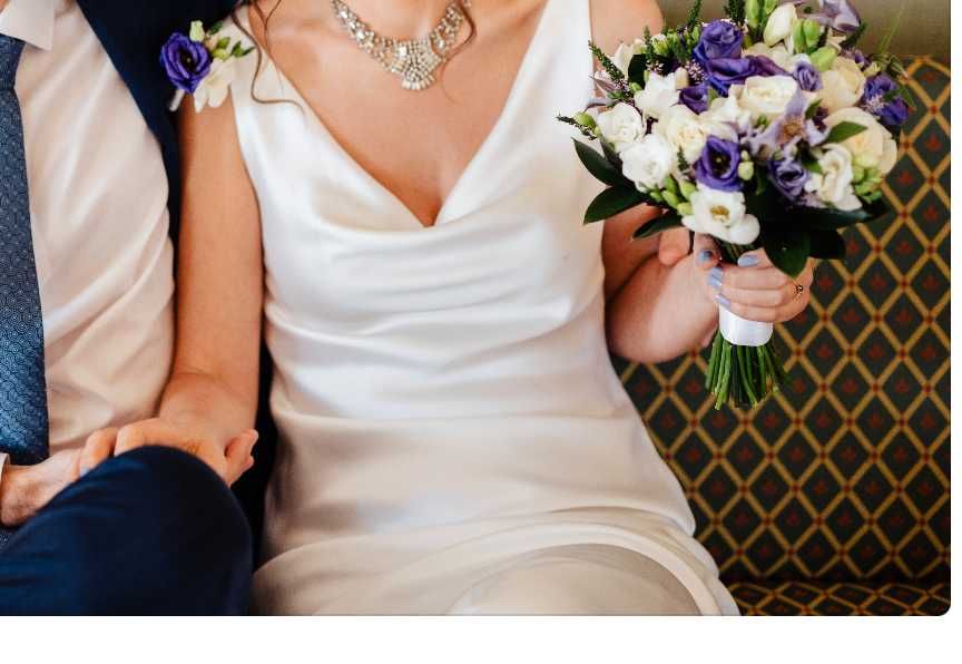 Prosta elegancka suknia ślubna jak nowa