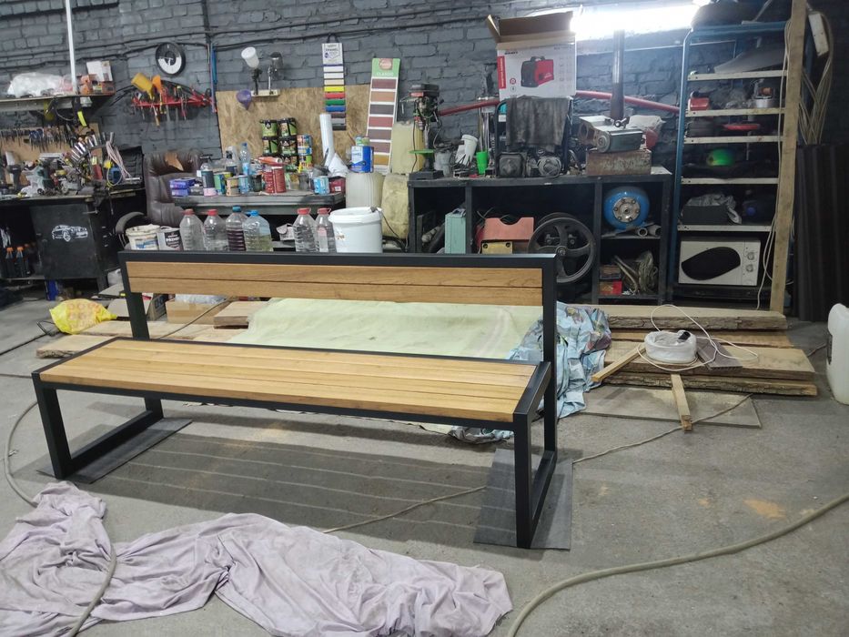 Лавка в стилі ,,Loft,, з дубовими рейками