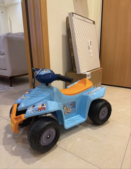 Carro eletrico Bluey