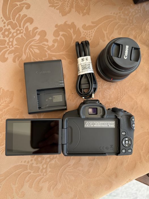 Câmera fotografica Canon R50 (COMO NOVA)