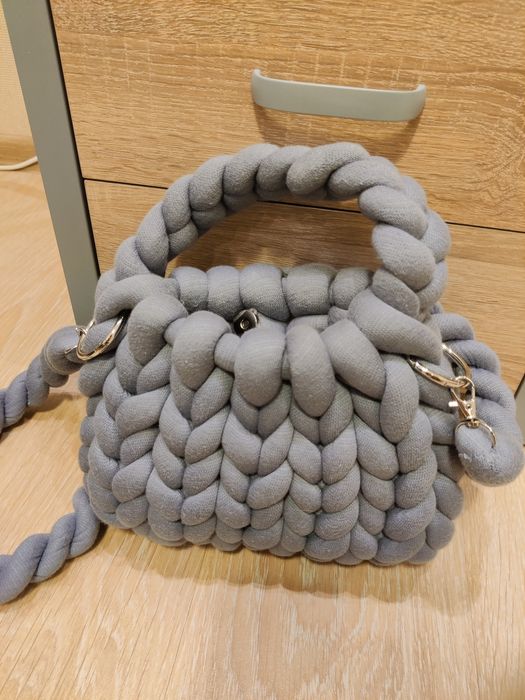 Женская сумка из крупной пряжи,