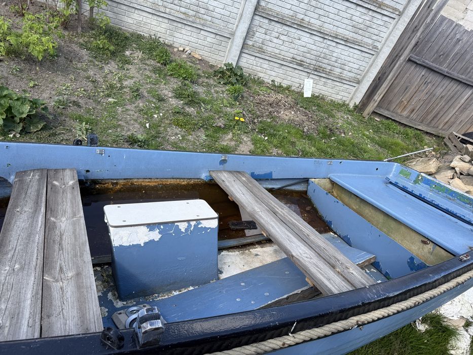 Łódka motorówka – baza do odnowienia. Tanio!