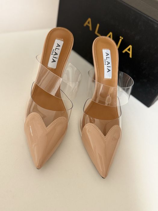 Бежеві туфлі Alaïa Paris 36-41