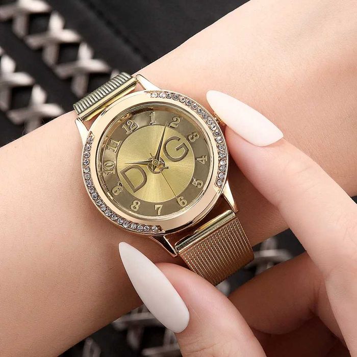 Роскошные женские часы со стразами