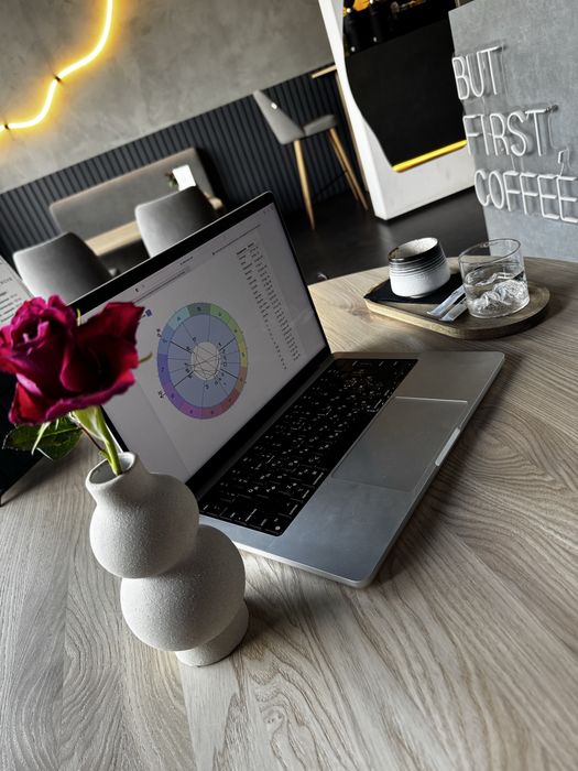 Астролог Прогноз на місяць та рік індивідуальний гороскоп