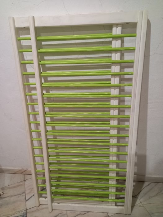 Cama de grades de pinho nórdico da Traquinices