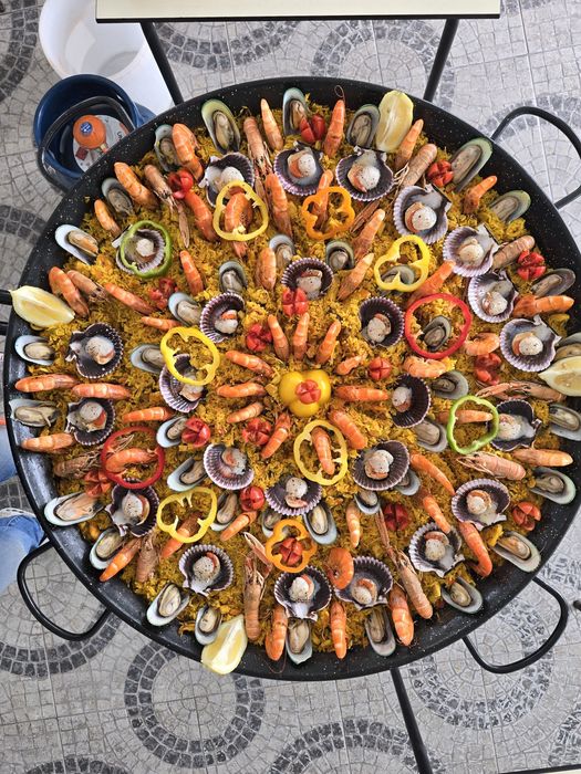 Porco no espeto , Cataplanas, Grelhada mistas,Paelha mariscos, Paelha
