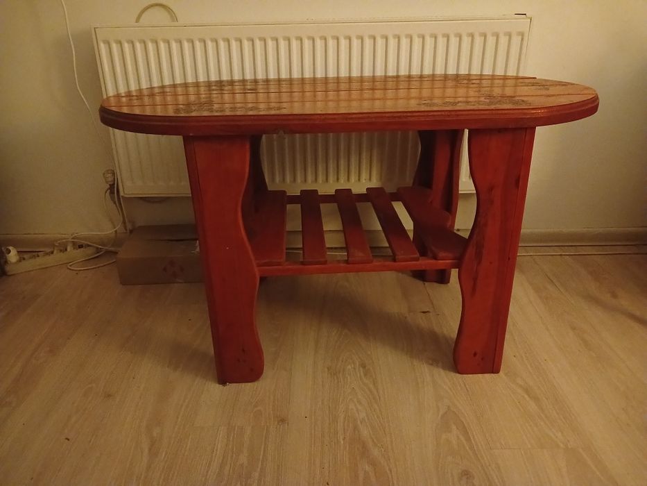 Журнальний столик з дерева