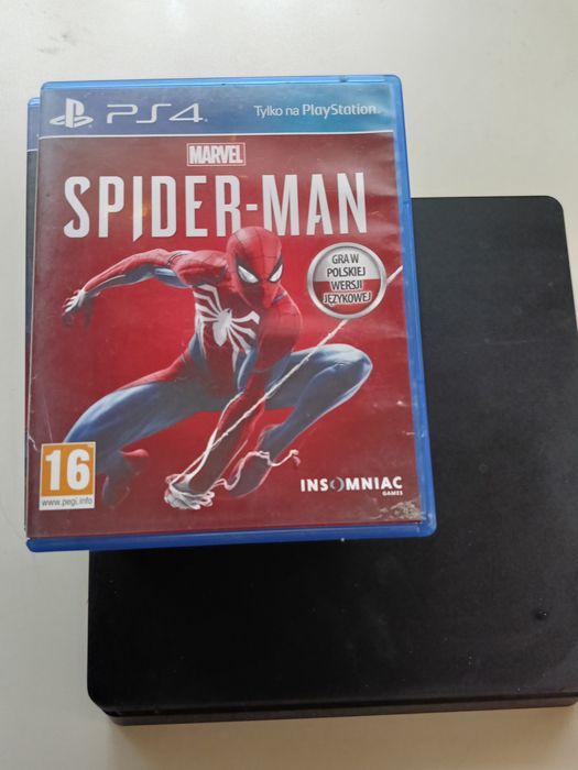 PlayStation 4 plus 8 gier