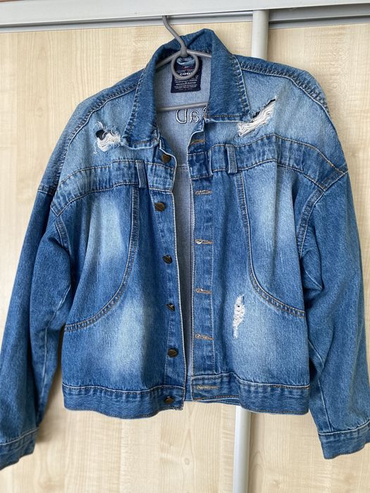 Джинсова жіноча куртка