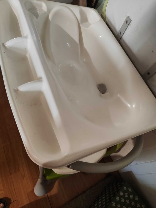 Trocador com banheira unissex