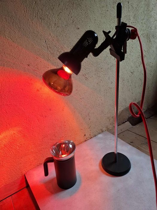 Lampa lecznicze podczerwona na statywie