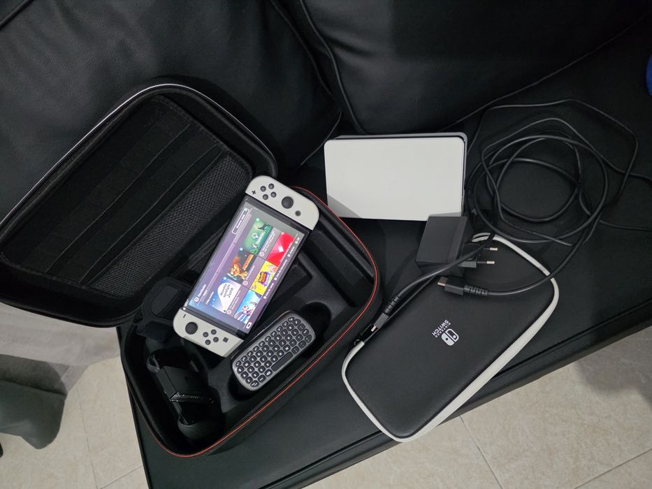 Nintendo Switch OLED Branco Completo + Nintendo Switch Sports + Mala + Acessórios