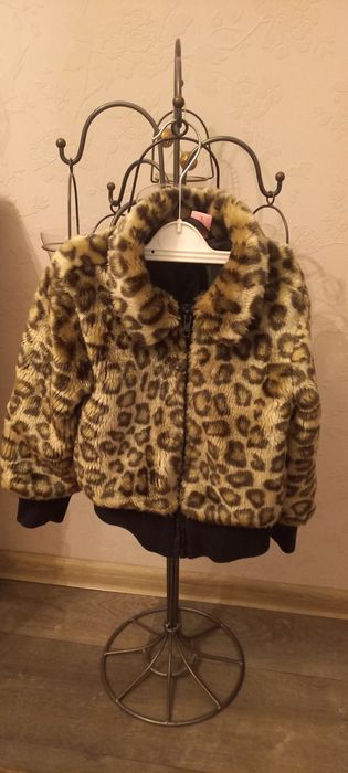 Курточка на молнии,на 2-3 годика