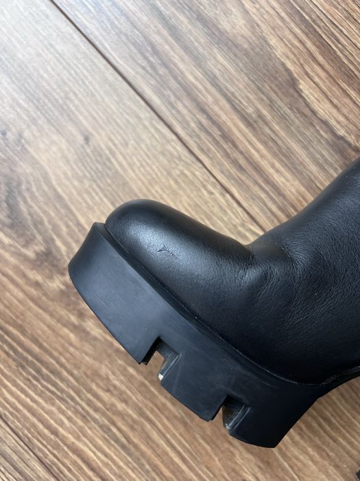 Чорні шкіряні ботфорти