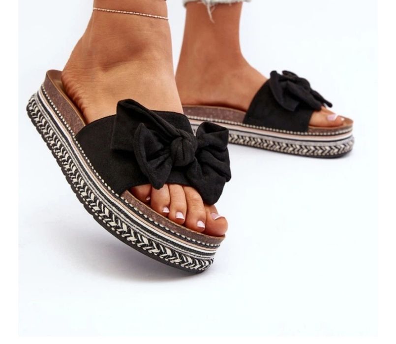 Жіночі шльопанці