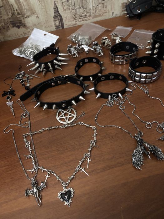 Продам готические украшения