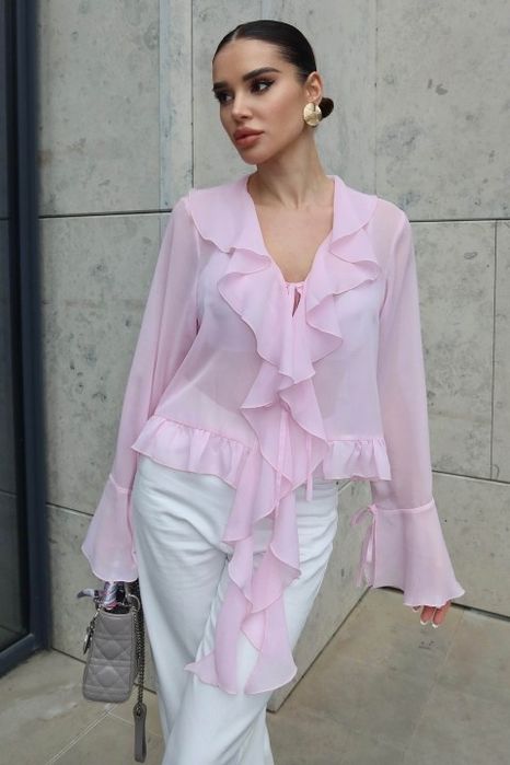 Ніжна шифонова блуза з воланами пудрового кольору