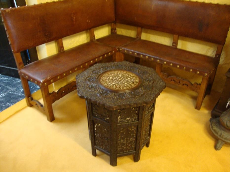 Banco de canto em nogueira