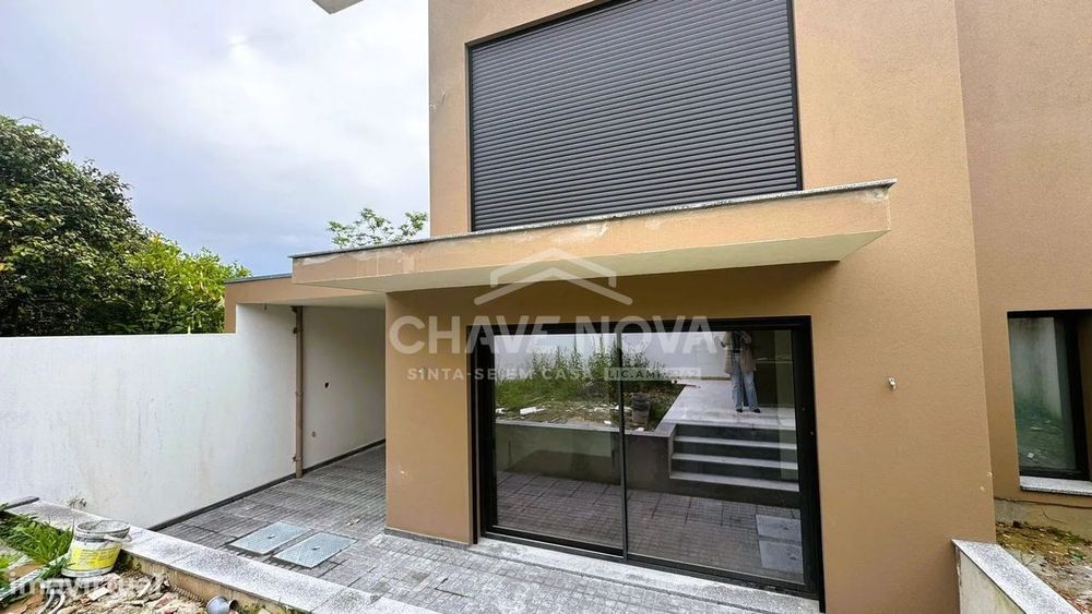 Moradia V3 Nova c/ Jardim em Valadares (Praias)