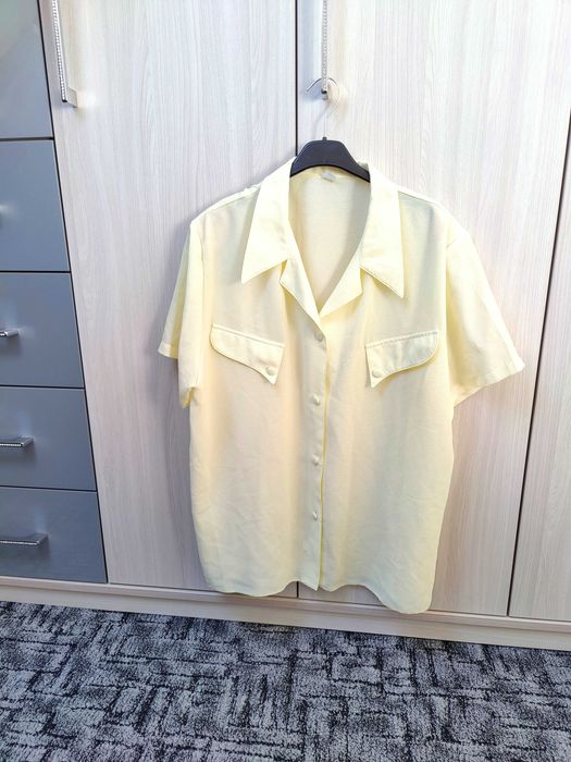 Elegancka damska bluzka w wakacyjnym kolorze