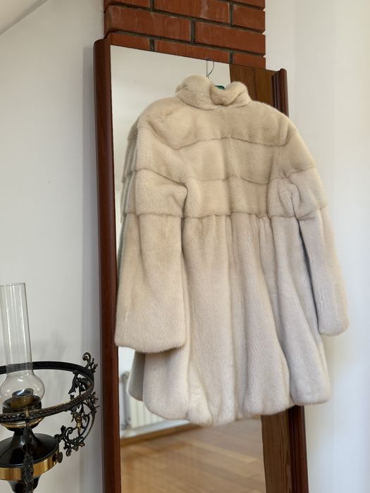 Біле красиве хутро