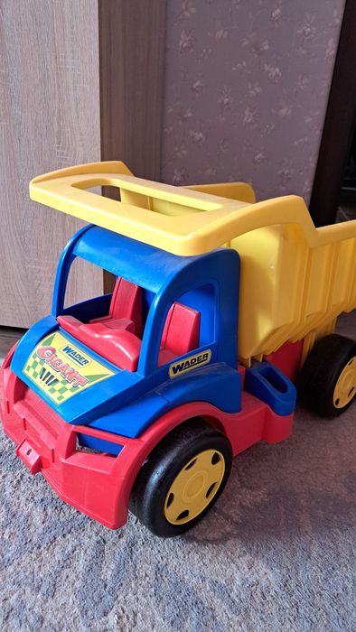 Грузовая машина Wader Gigant