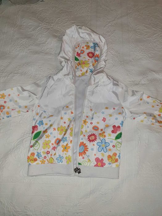 Casacos e parkas mayoral e activo 12 meses  7 euros