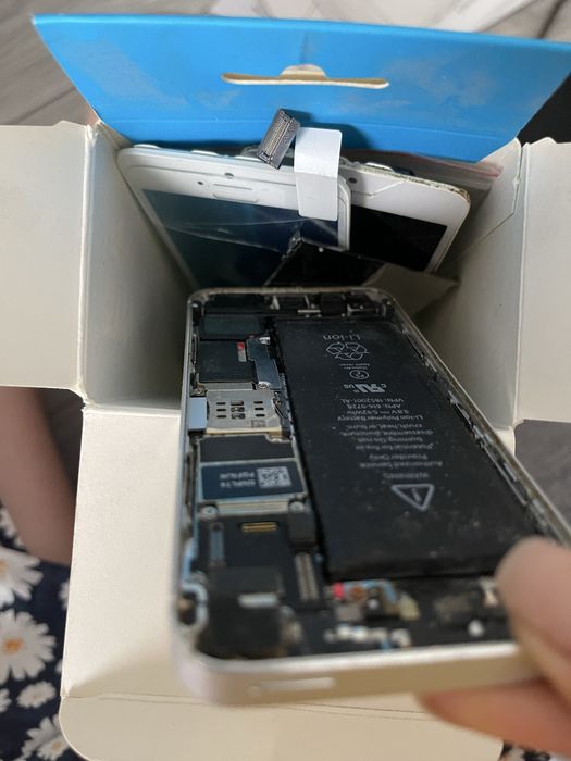 Iphone 5s на запчастини
