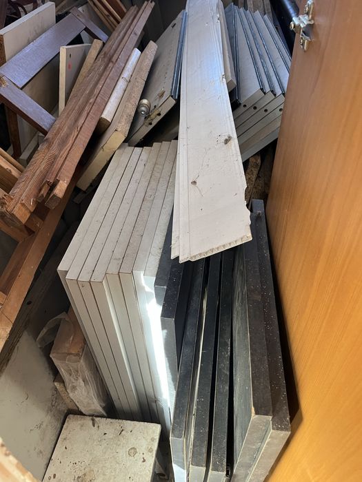 Віддам розібрані шафи , тумби