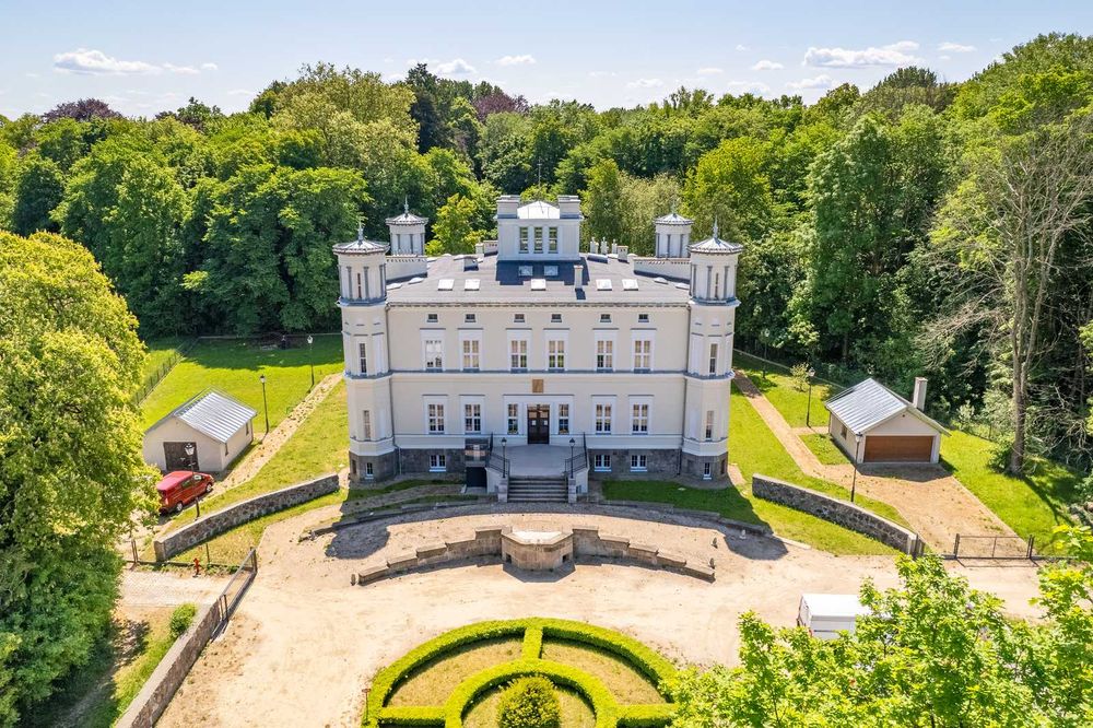Gotowy do wprowadzenia się apartament w pałacu, 20min od morza