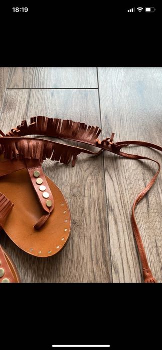 Skórzane japonki Zara