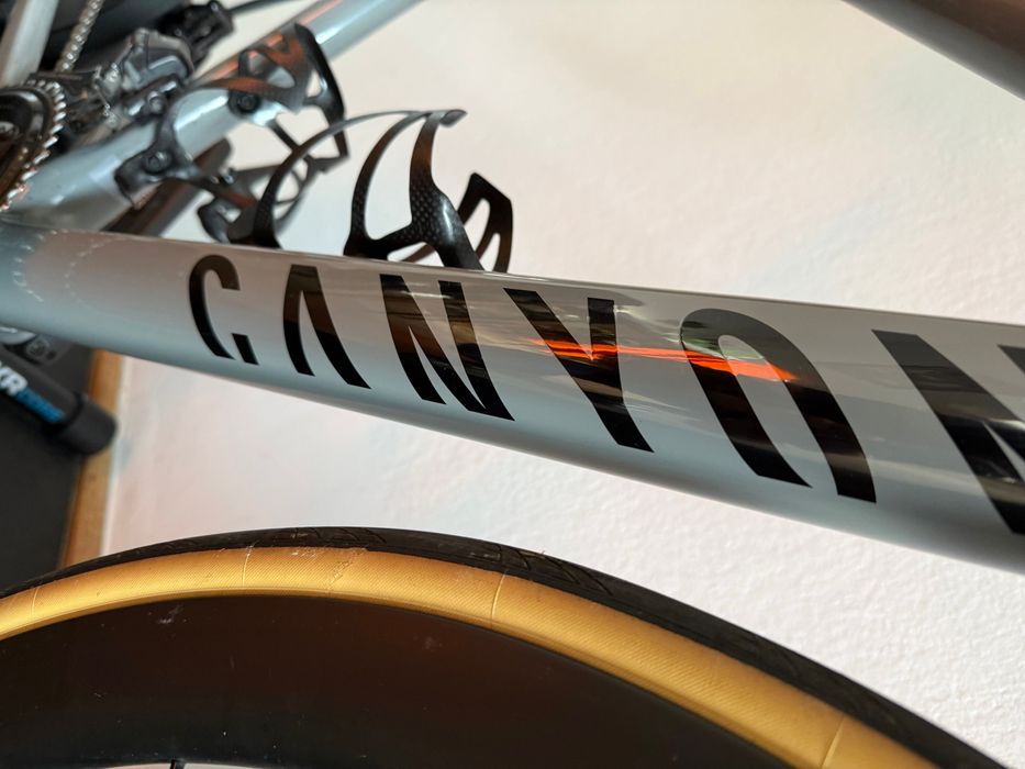 Canyon Ultimate CF SL 8 Disc Ultegra Di2 2x12 bez kół