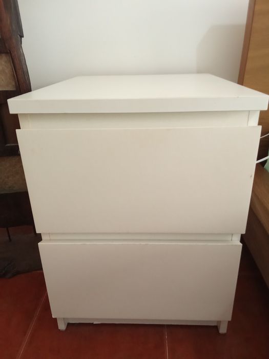 Vendo mesa cabeceira MALM