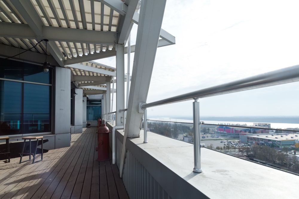 Оренда розважального комплексу з басейном на даху