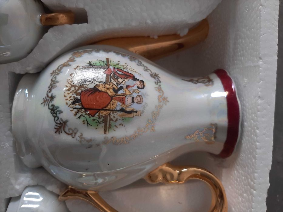 Conjunto de café de 17 peças em porcelana (Novo)