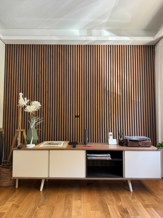 Aplicação de papel de parede, vinil e painéis decorativos