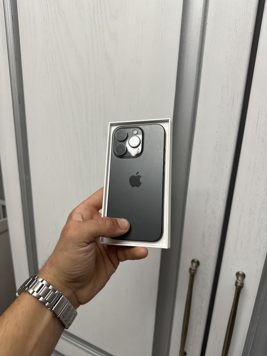 Дуже класний Iphone 15pro