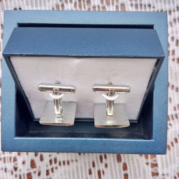 Запонки із США..