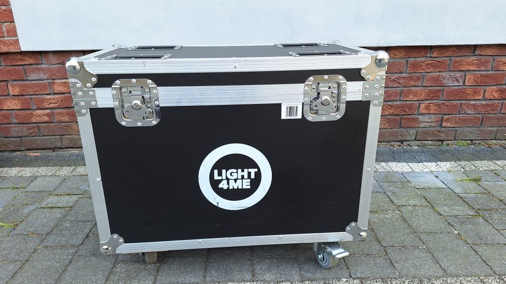 Głowy ruchome 
Light4me Patriot 180 beam + case