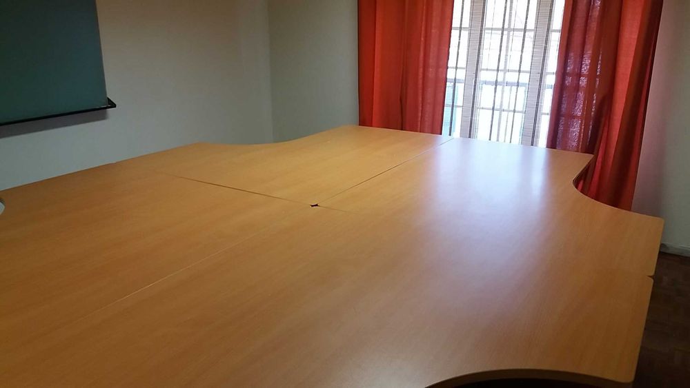 Secretárias 160x110 com divisórias