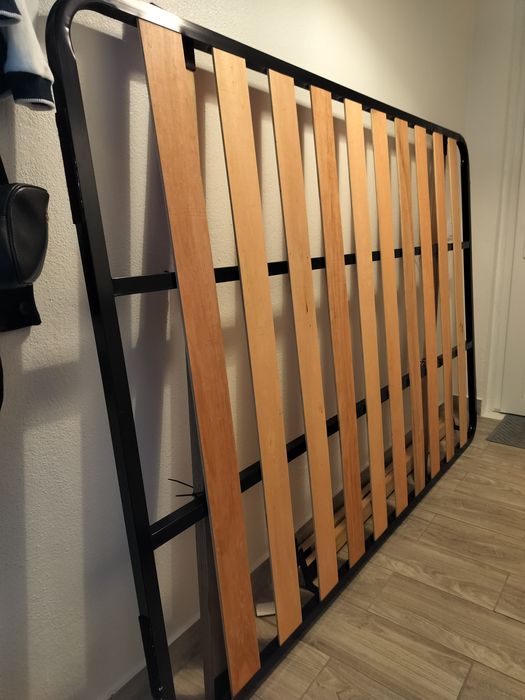 Cama branca 140x200