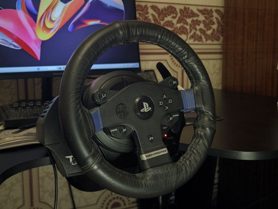 Игровой руль Thrustmaster T150 + педали, обшитый кожей.