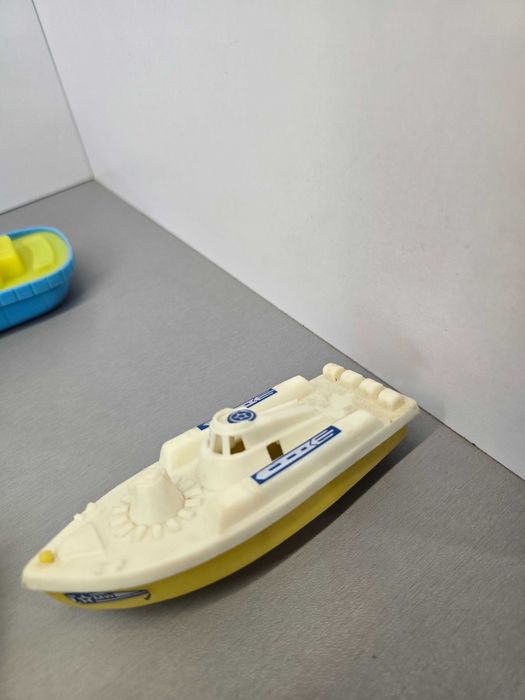 Zabawki z okresu PRL-U statki Bumet 4 sztuki.