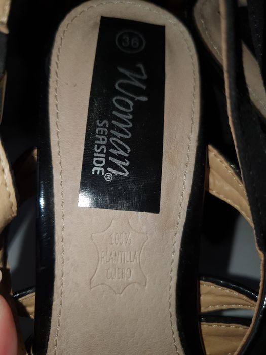 Sandálias mto elegantes Nunca Usadas.