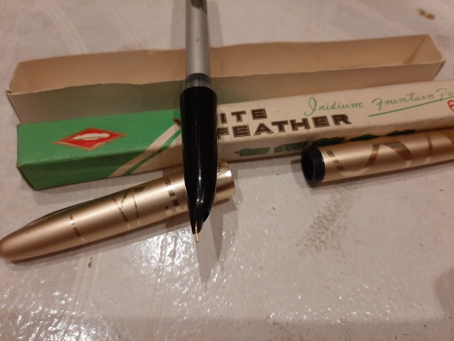 Ручка перьевая с золотым пером