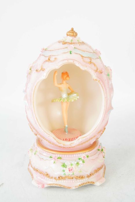 Piękna figura pozytywka baletnica jajo